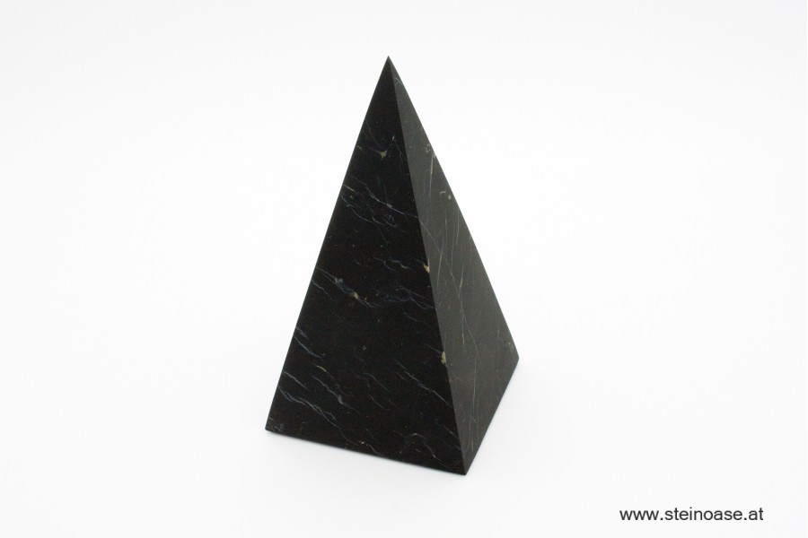 Schungit Pyramide 'matt' Hoch 100x50mm